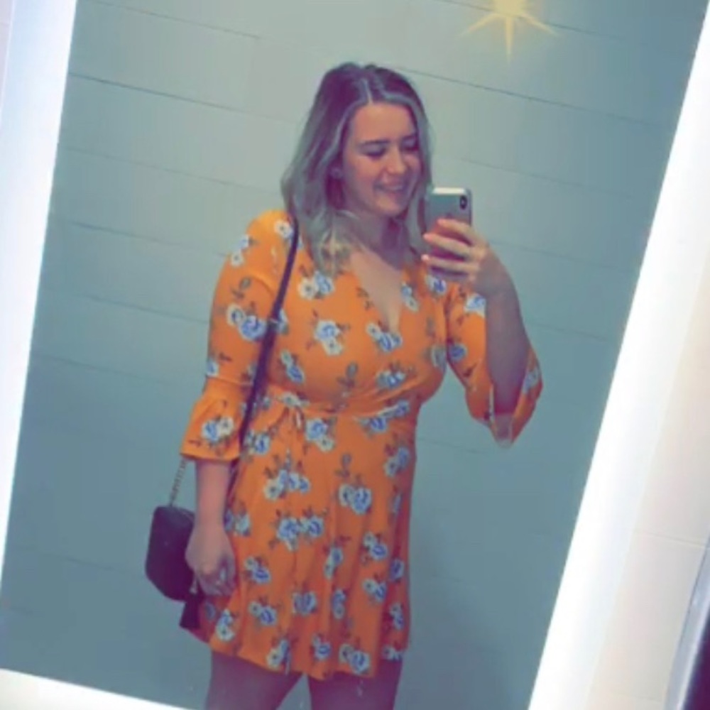 Super cute & like new, altar’d state wrap dress.
